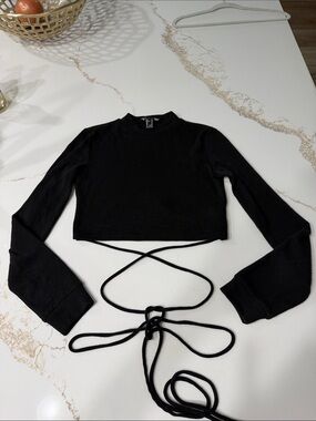 Forever 21 Black Long-Sleeve Crop Top with Belly Wrap Ties | M